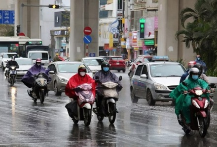 Thời tiết ngày 25/2: Nhiều nơi mưa rào, cảnh báo dông lốc