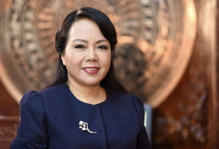 Ông Mai Tiến Dũng giới thiệu doanh nghiệp cho nguyên Bộ trưởng Kim Tiến