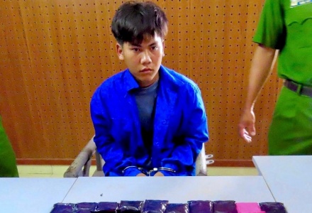 Điện Biên: Bắt đối tượng vận chuyển 2 bánh heroin, 6.000 viên ma túy tổng hợp