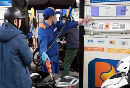 Giá xăng dầu đồng loạt tăng mạnh, dầu hỏa tăng hơn 7.000 đồng/lít