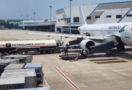 Giá nhiên liệu tăng gấp 3, ngành hàng không đối mặt nguy cơ “càng bay càng lỗ”