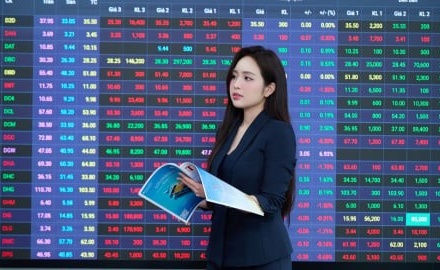 VN-Index lao dốc, thị trường giảm kỷ lục hơn 110 điểm