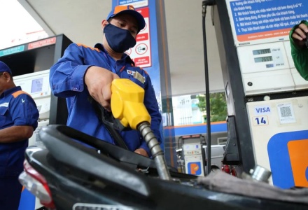 Bộ Công Thương khuyến khích người dân làm việc từ xa để tiết kiệm xăng dầu