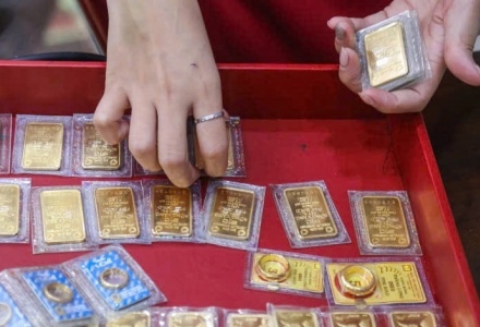 Giá vàng hôm nay 15/3: Vàng xuống thấp nhất trong 2 tuần qua