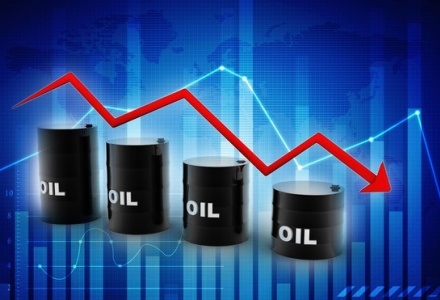 Giá xăng dầu ngày 24/3: Dầu thô rơi thẳng đứng, trong nước vẫn neo cao