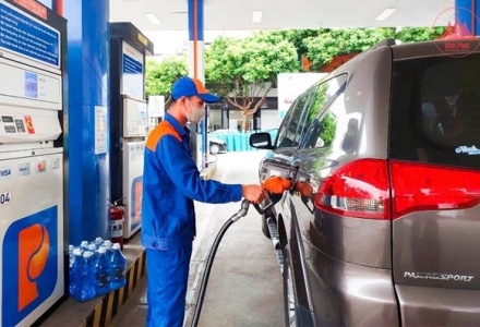 Chính phủ giảm mạnh thuế môi trường, VAT, tiêu thụ đặc biệt với xăng dầu