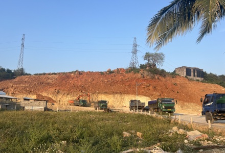 Khánh Hòa: Bắt quả tang khai thác, vận chuyển đất trái phép quy mô lớn tại xã Diên Lạc