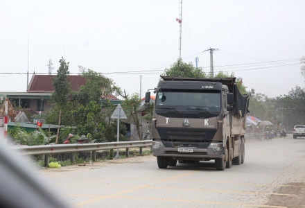 Nghệ An tăng cường kiểm tra, tổng rà soát hơn 2.200 xe tải trên 15 tấn