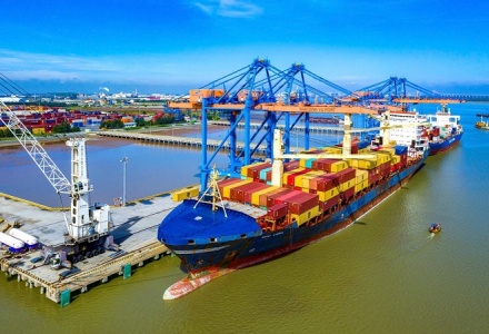 Miễn nhiều lệ phí vận tải để tiếp sức doanh nghiệp