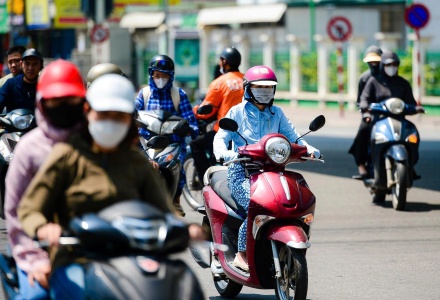 Thời tiết hôm nay 12/4: Nắng nóng gay gắt bao trùm miền Trung, nhiều nơi vượt 40°C