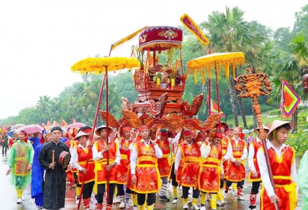 Độc đáo nghi thức rước kiệu về Đền Hùng tri ân công đức Tổ tiên