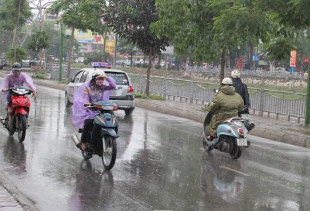 Dự báo thời tiết ngày 23/4: Bắc Bộ có mưa dông diện rộng