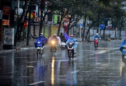 Dự báo thời tiết ngày 24/4: Bắc Bộ và Trung Bộ có mưa dông vài nơi