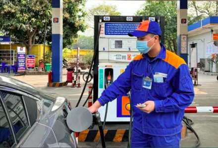 Giá xăng dầu đồng loạt tăng mạnh trước kỳ nghỉ lễ 30/4 và 1/5