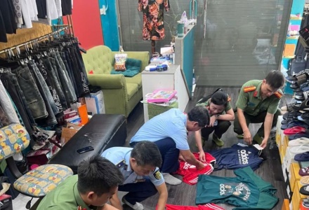 Phát hiện cơ sở kinh doanh hàng hóa có dấu hiệu giả mạo thương hiệu ở Ninh Bình