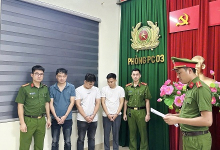 Triệt phá đường dây tiêu thụ điện thoại Samsung giả quy mô lớn trên không gian mạng
