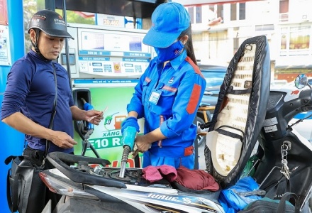 Giá xăng dầu đồng loạt giảm từ 15h chiều nay
