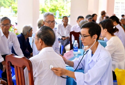 Từ năm 2026, người cao tuổi được khám sức khỏe định kỳ miễn phí ít nhất 1 lần/năm