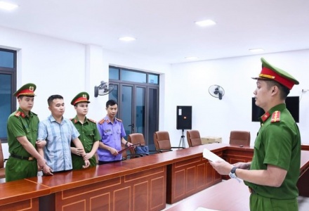 Tạm giữ khẩn cấp một giáo viên trường THPT chuyên Tuyên Quang sau vụ “mưa điểm 10”