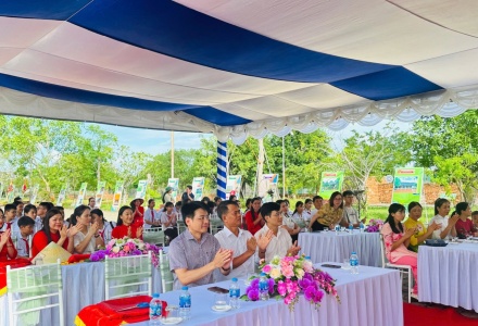 Thành Nhà Hồ khai mạc triển lãm ảnh “Di sản văn hóa phi vật thể vùng đất cố đô” 
