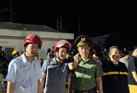 Thanh Hóa: Cháy công ty giày trong đêm, hàng trăm chiến sỹ tham gia chữa cháy