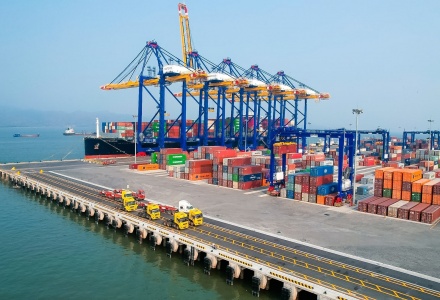 Nhập siêu vượt 20 tỷ USD, kỳ vọng tăng trưởng dài hạn
