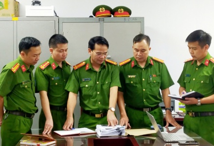 Thanh Hóa: Bắt giữ đường dây buôn bán nước hoa giả mạo các nhãn hiệu nổi tiếng