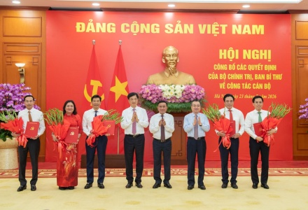 Công bố 5 quyết định của Bộ Chính trị, Ban Bí thư về công tác cán bộ