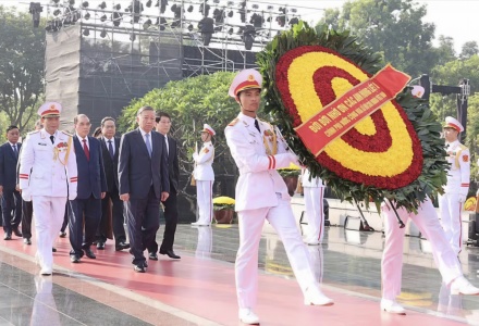 Lãnh đạo Đảng, Nhà nước dâng hương tưởng niệm các Anh hùng liệt sĩ dịp 27/7
