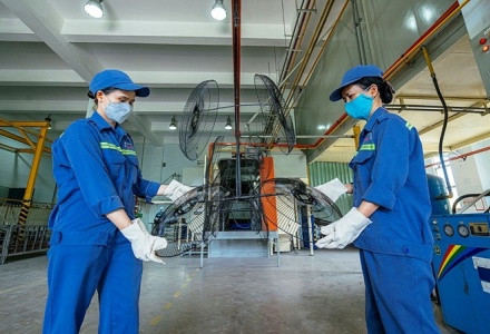 Ngành sản xuất Việt Nam bứt phá mạnh, PMI tháng 7 chạm mốc 52,9 điểm