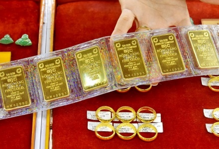 Giá vàng ngày 6/8: Vàng SJC vọt lên ngưỡng 143 triệu đồng/lượng