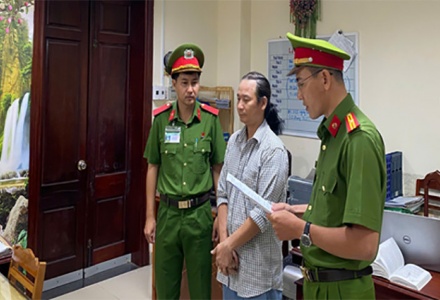 Ông chủ cửa hàng nổi tiếng giữa trung tâm Cần Thơ bị khởi tố