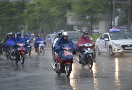 Dự báo thời tiết ngày 25/8: Bắc Bộ có mưa vài nơi, Nam Bộ nắng nóng