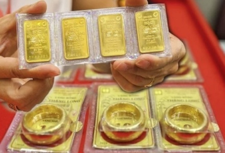 Giá vàng ngày 26/8: Vàng SJC và nhẫn trơn đi ngang