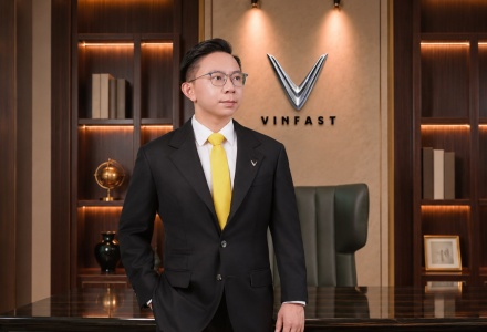 Tỷ phú Phạm Nhật Vượng chuyển giao vị trí lãnh đạo VinFast và GSM cho 2 con trai