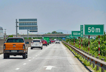 Phó Thủ tướng yêu cầu rà soát, hoàn thiện quy định về khoảng cách an toàn trên cao tốc