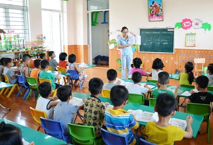 Trẻ 5–6 tuổi được miễn, giảm học phí theo quy định phổ cập giáo dục mầm non