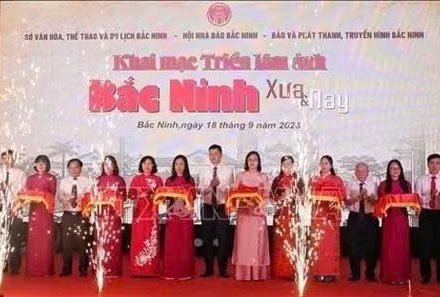 Giới thiệu đến công chúng gần 300 bức ảnh tại Triển lãm “Bắc Ninh xưa và nay” 