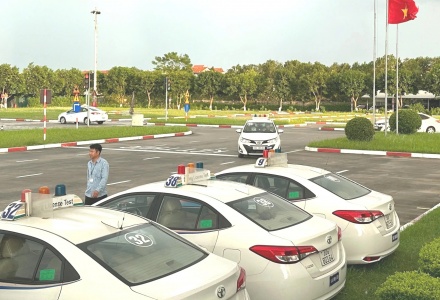 Bộ Xây dựng siết hoạt động đào tạo lái xe trên cao tốc