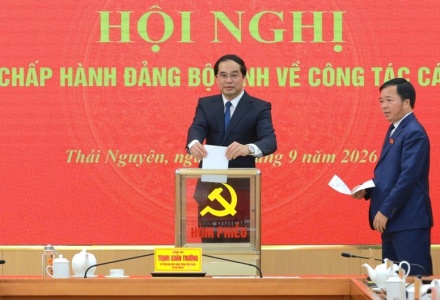 Ông Nguyễn Thế Mạnh được bầu giữ chức Chủ tịch UBND tỉnh Thái Nguyên 