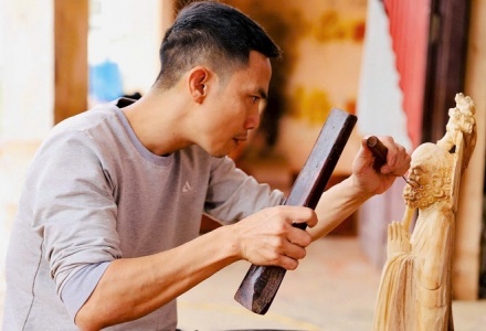 Nghệ nhân quốc gia Trần Văn Phú: Hơn 20 năm giữ nghề điêu khắc gỗ và truyền lửa cho thế hệ trẻ
