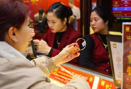 Giá vàng hôm nay 5/10: Thế giới hồi phục nhẹ, trong nước đi ngang
