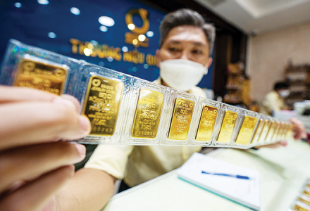 Giá vàng hôm nay 14/10: Vàng thế giới lao dốc, SJC tuột mốc 140 triệu đồng/lượng