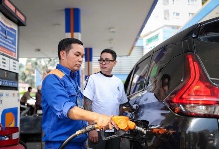 Giá xăng giảm sâu tới 1.800 đồng/lít từ 15h chiều nay 22/10