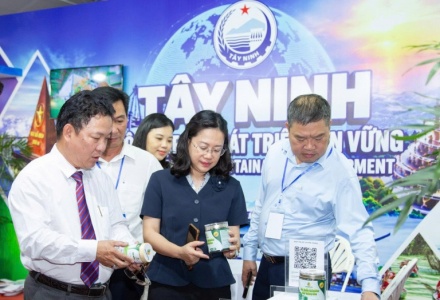 Khai mạc hội chợ triển lãm sản phẩm công nghiệp nông thôn tiêu biểu khu vực phía Nam 2026