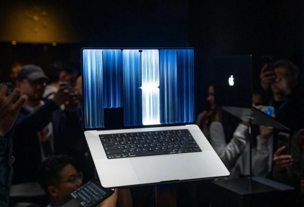 MacBook Pro màn hình cảm ứng giá từ 80 triệu