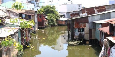 TP. HCM kiến nghị Trung ương hỗ trợ 10.000 tỉ đồng để xóa nhà tạm ven sông