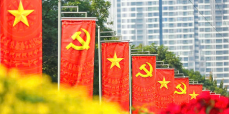 Tặng quà Đại hội XIV, Tết Bính Ngọ 2026 cho người có công và đối tượng yếu thế