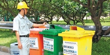 Hà Nội: Sẽ bị từ chối thu gom nếu không phân loại rác thải