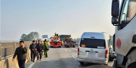 Vụ tai nạn 4 người tử vong trên cao tốc: Tài xế 'không giữ khoảng cách an toàn'